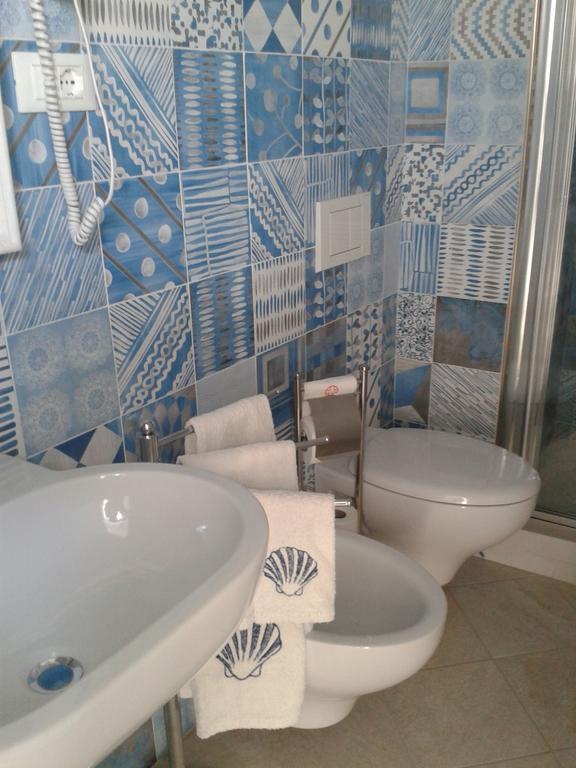 Le Sirene Bed & Breakfast Теларо Стая снимка